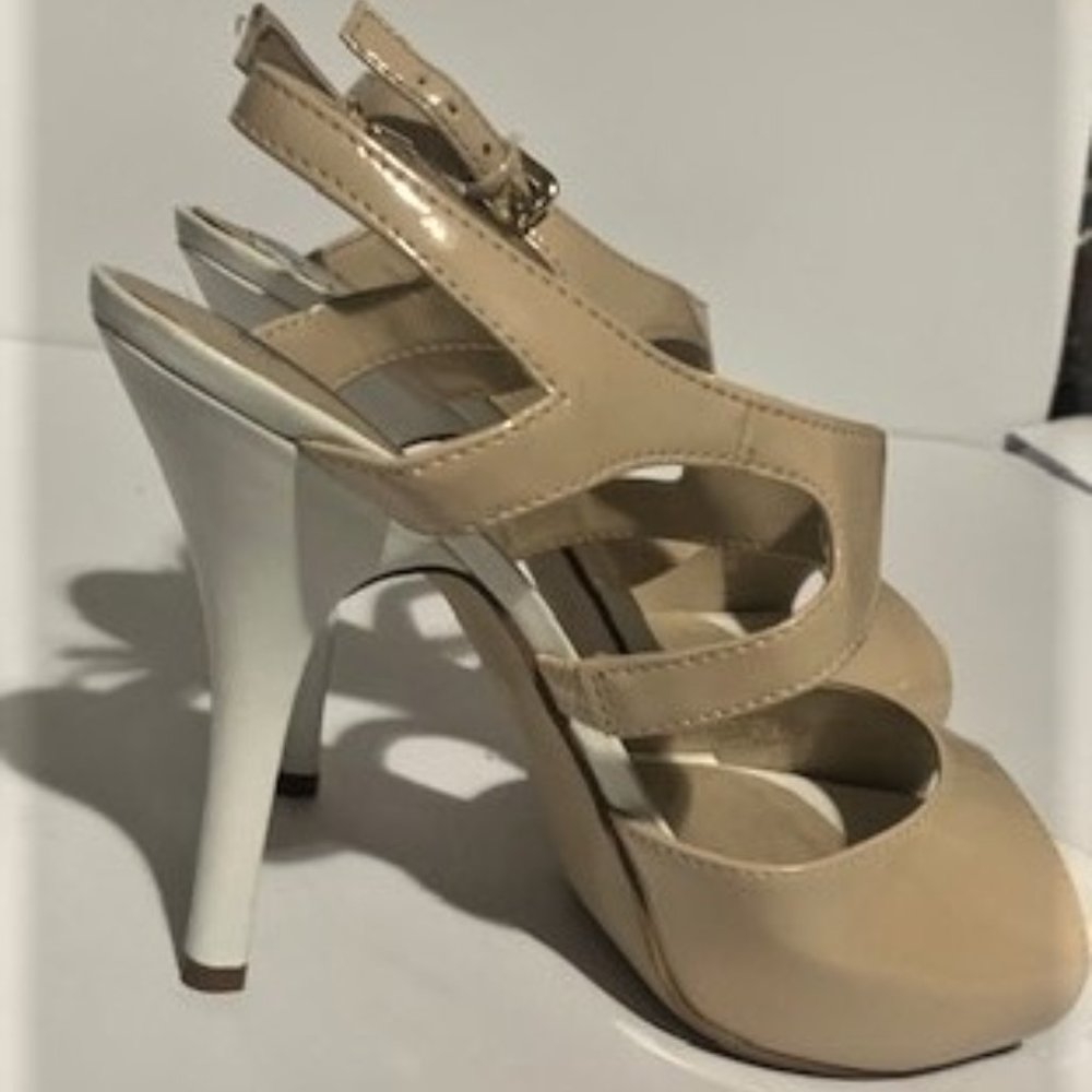 "Guess" White & Tan Stylish Sandal